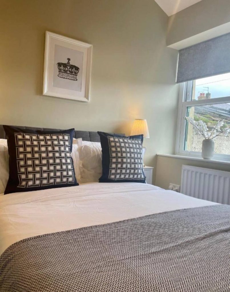 queens_cottage05